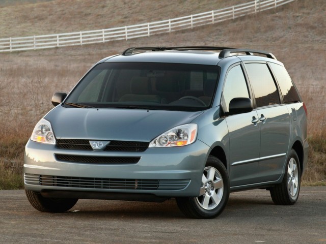 2004 TOYOTA SIENNA XLE